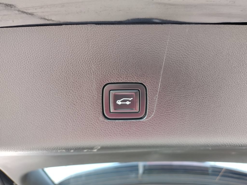 Used 2021 Chevrolet Traverse RS AWD/4WD image 19