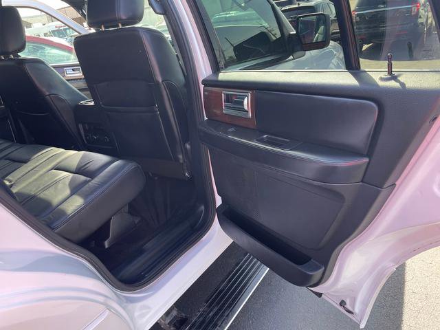 Used 2016 Lincoln Navigator Select image 14