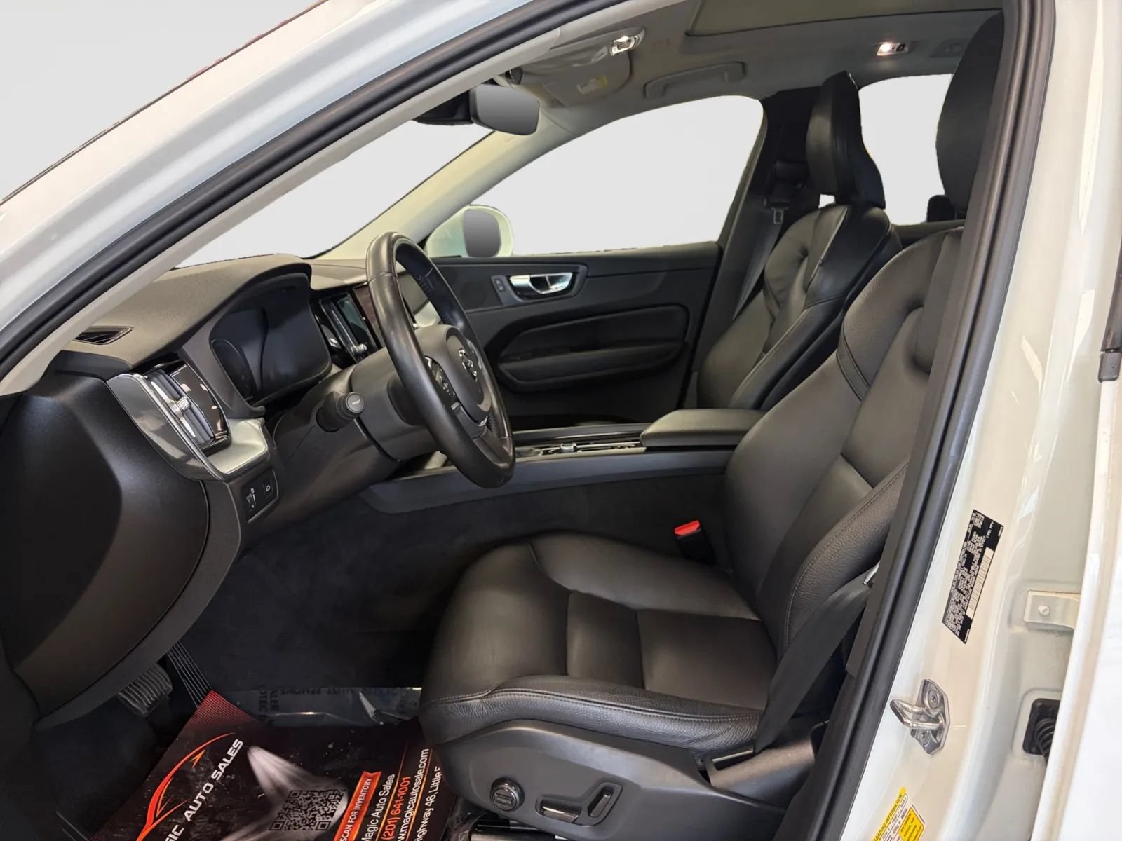 Used 2020 Volvo XC60 T5 Momentum AWD/4WD image 12