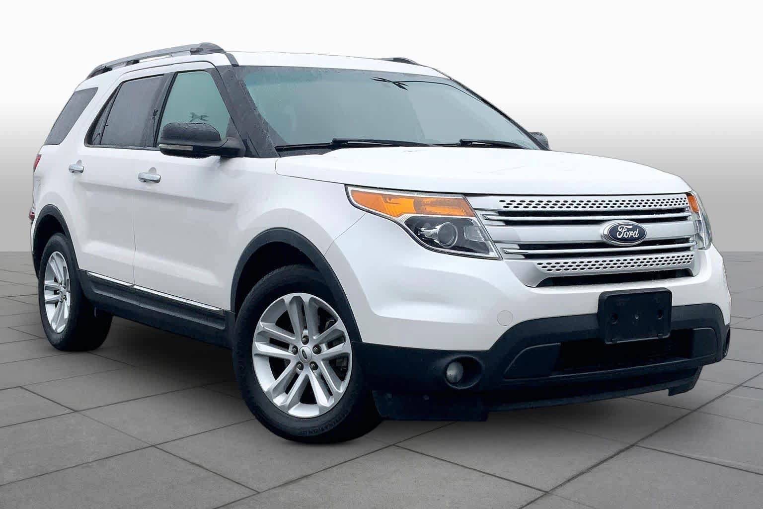 Used 2012 Ford Explorer XLT FWD image 2