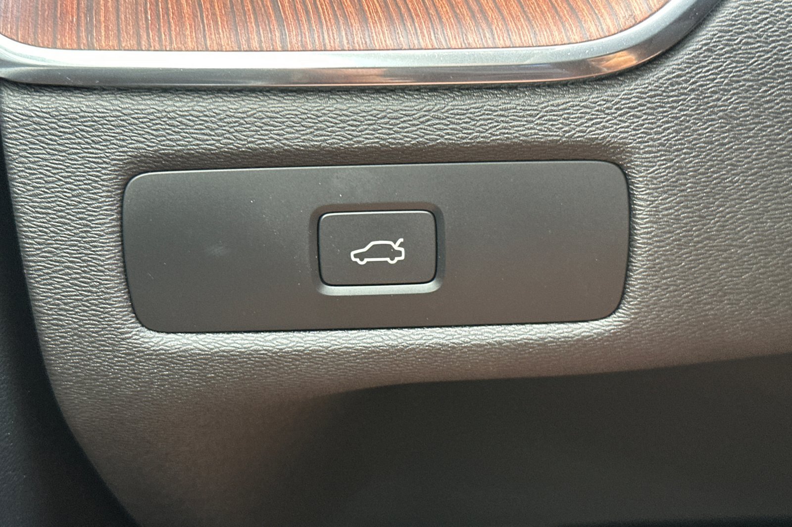 Certified 2023 Volvo XC60 B5 Ultimate AWD/4WD image 33