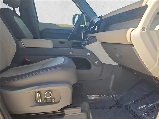 Used 2023 Land Rover Defender 130 X-Dynamic SE image 22