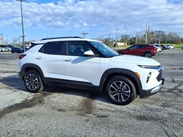 Used 2025 Chevrolet TrailBlazer LT FWD image 9