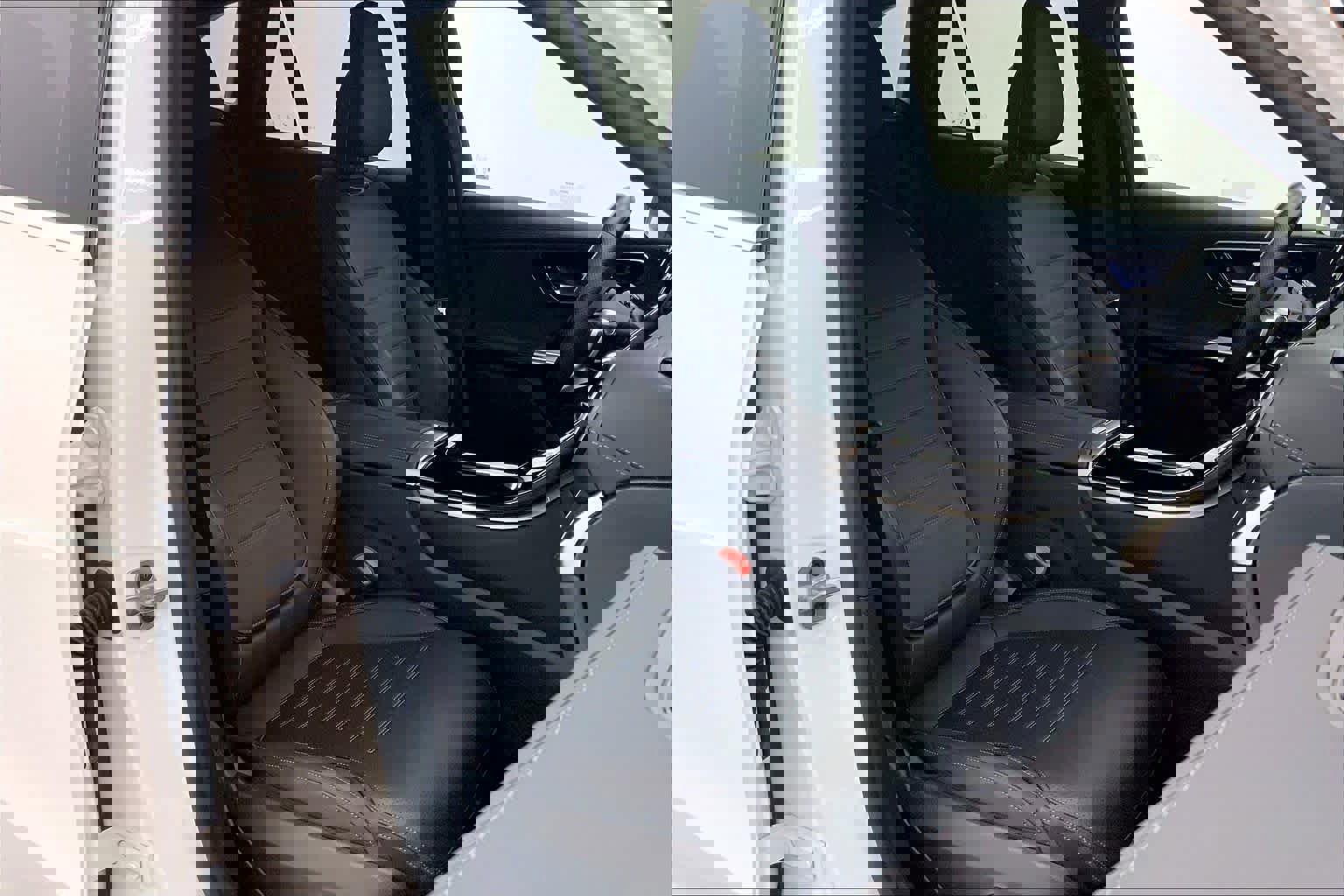 Used 2025 Mercedes-Benz GLC 300 image 12