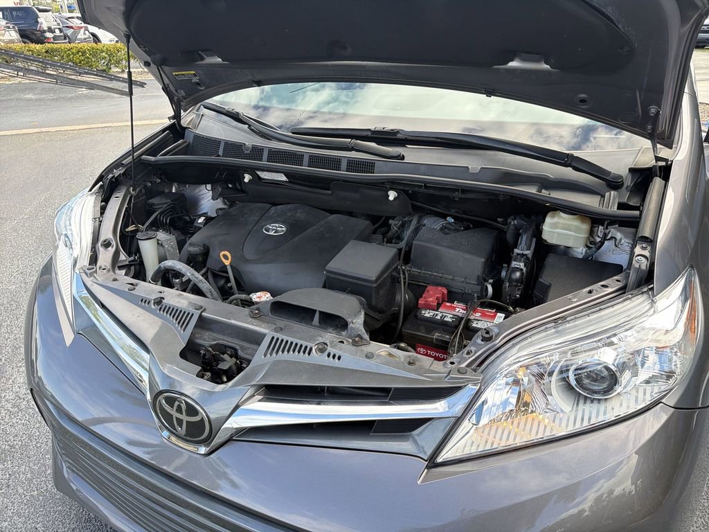 Used 2019 Toyota Sienna XLE w/ XLE Navigation Package FWD image 29