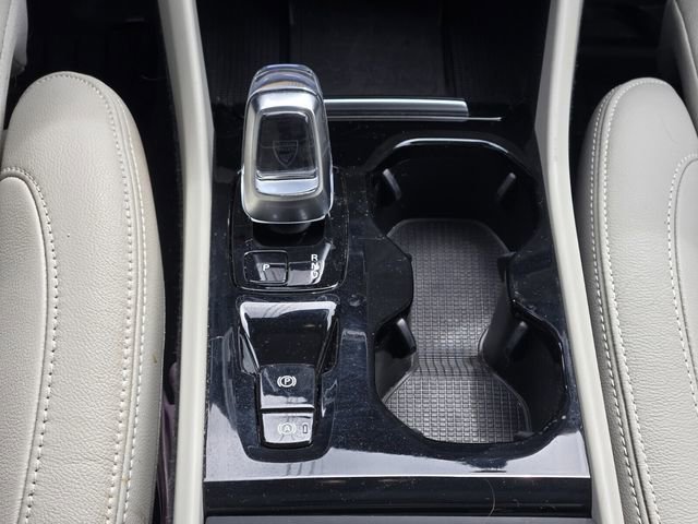 Used 2023 Volvo XC40 B5 Plus w/ Protection Package Premier image 21