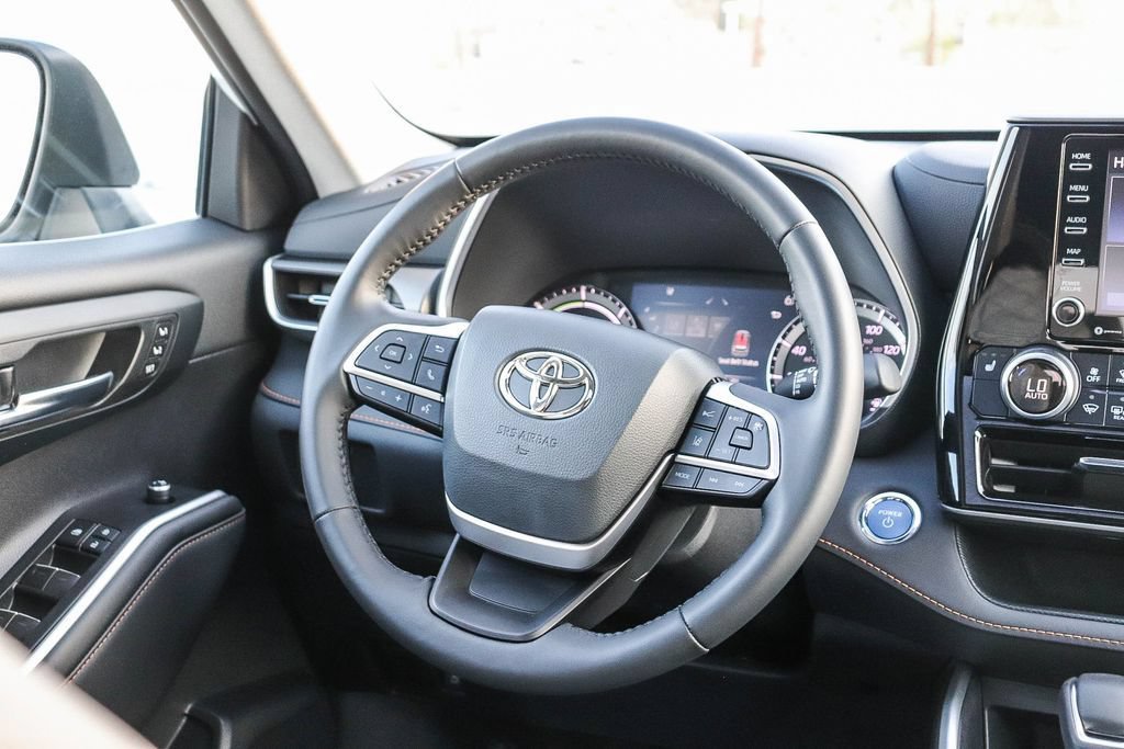 Used 2022 Toyota Highlander Bronze Edition AWD/4WD image 17