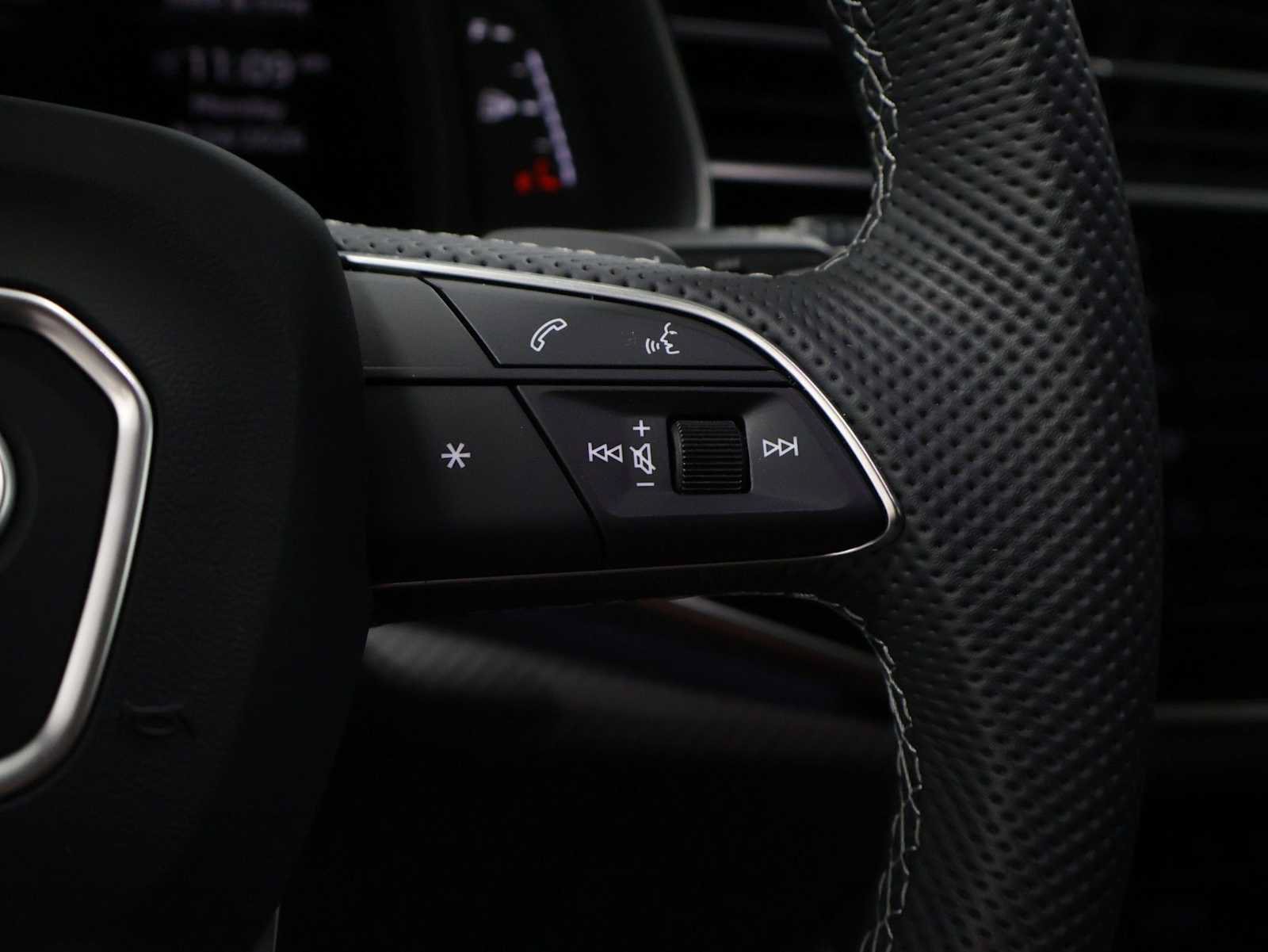 Used 2024 Audi SQ8 Prestige AWD/4WD image 26