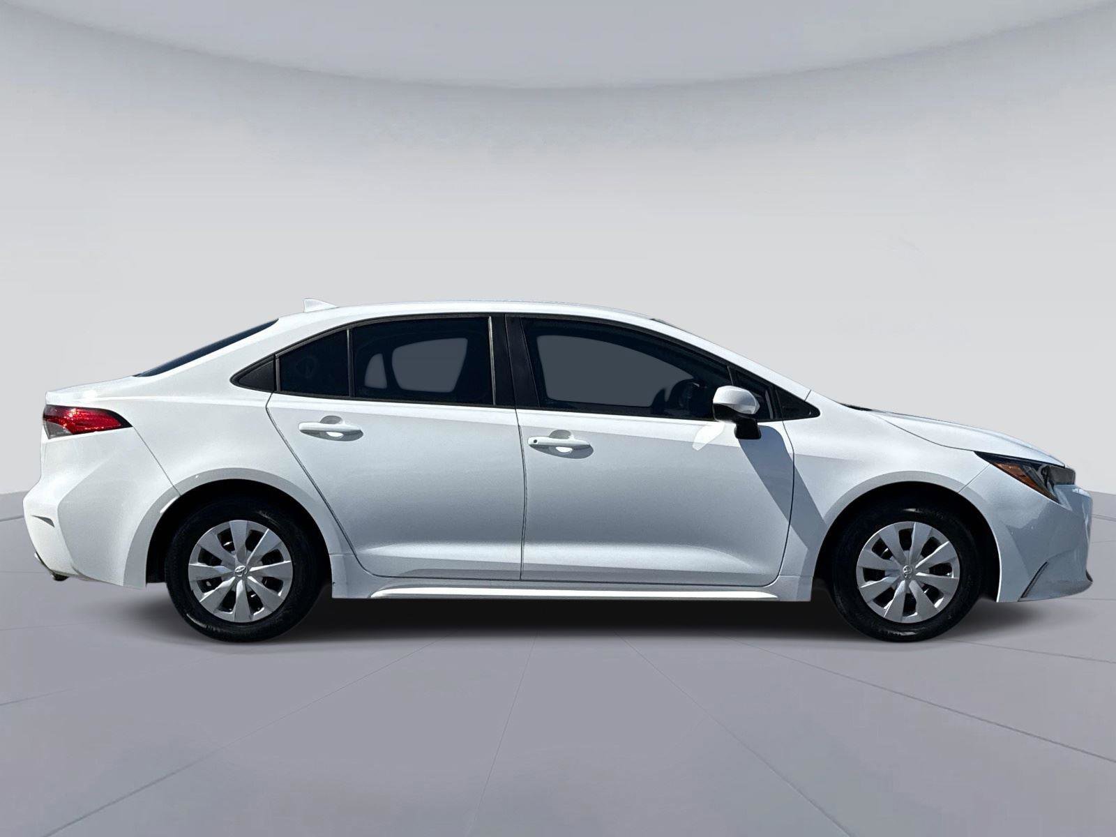 Used 2020 Toyota Corolla L FWD image 2