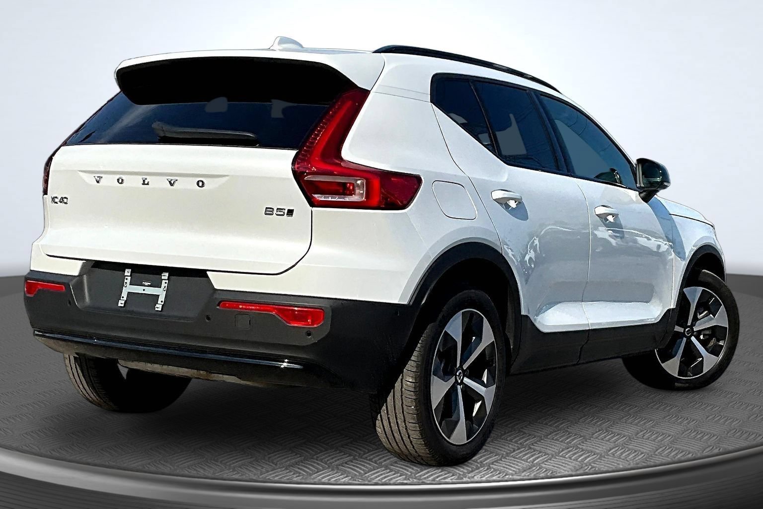 Used 2026 Volvo XC40 B5 Plus AWD/4WD image 7