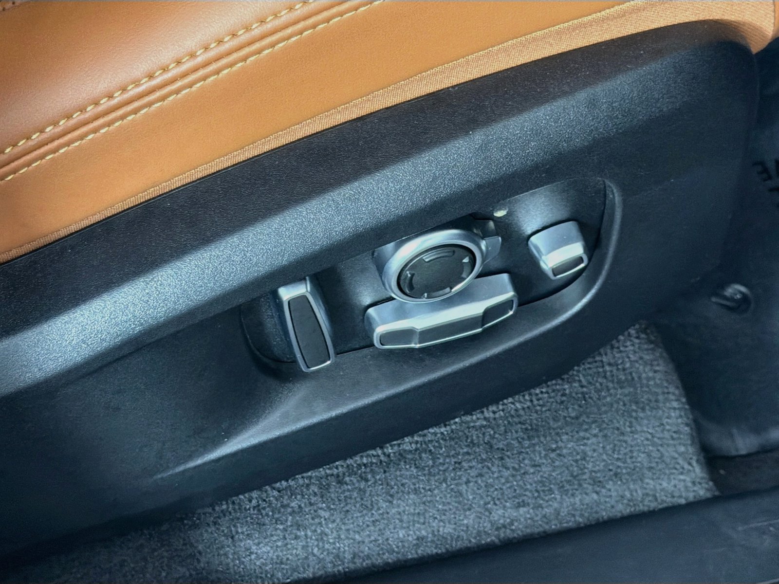 Certified 2026 Jaguar F-PACE R-Dynamic S AWD/4WD image 33
