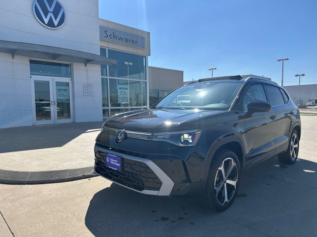 New 2025 Volkswagen Taos SEL image 2