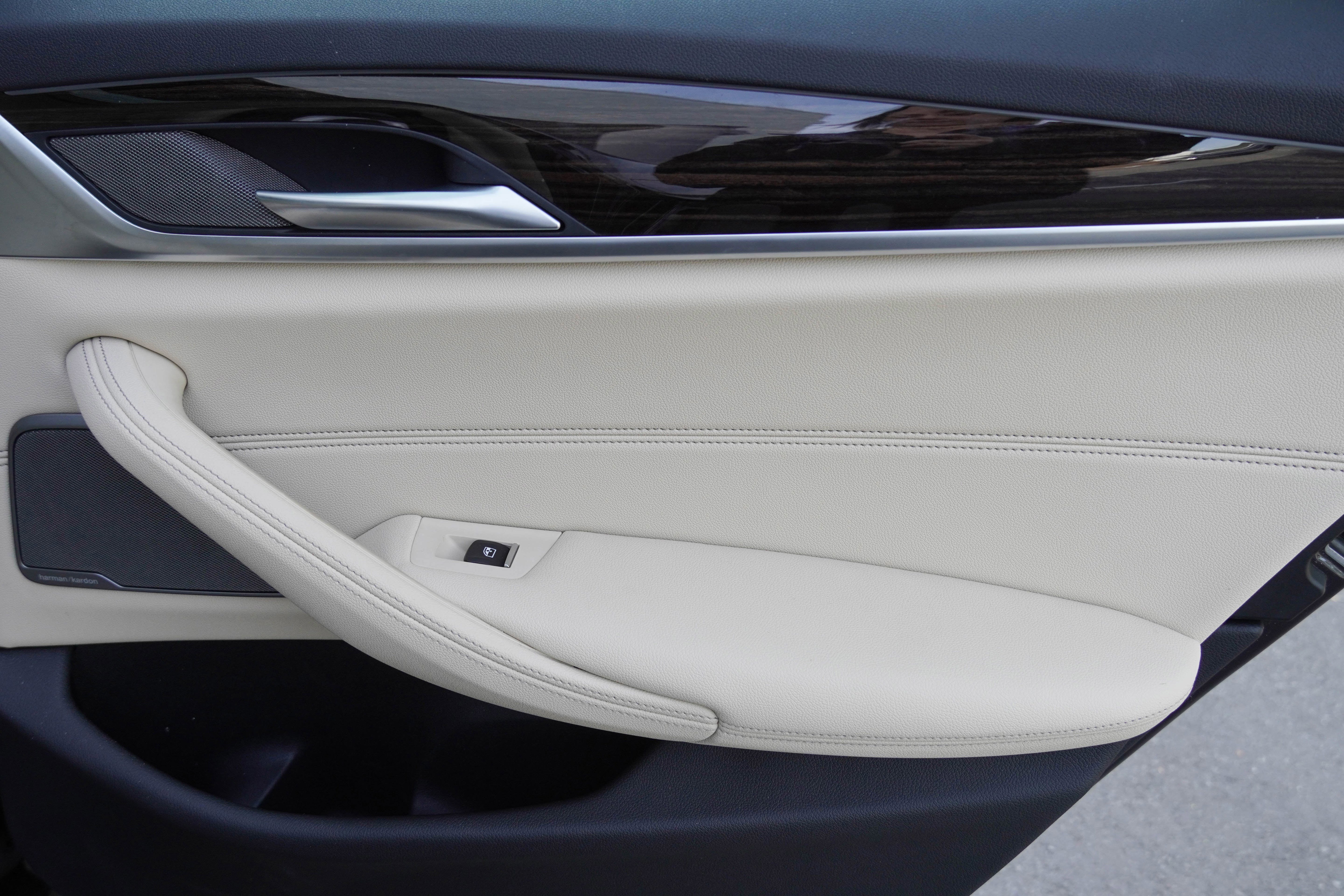 Used 2021 BMW 540i w/ Premium Package image 33