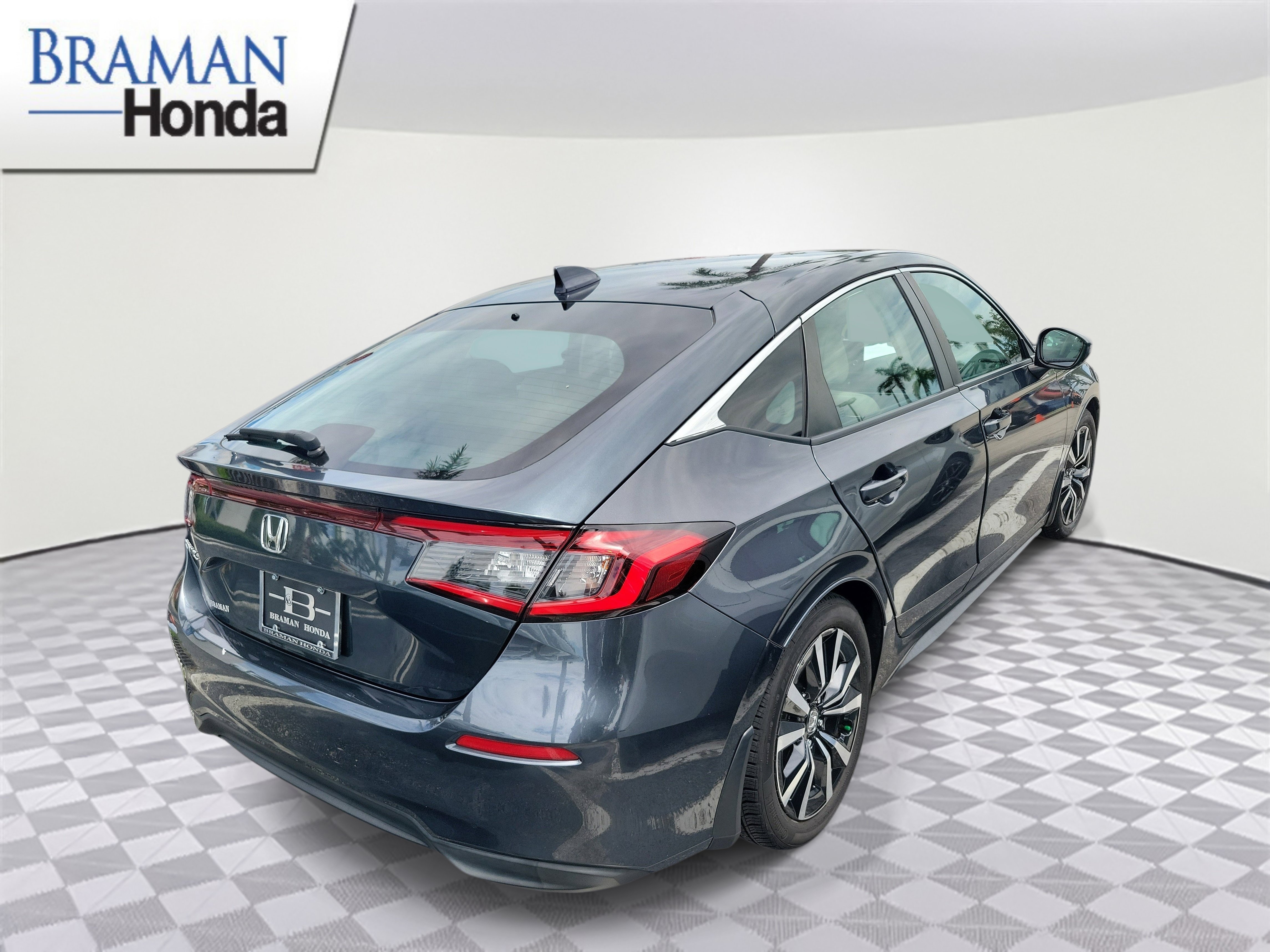 Certified 2024 Honda Civic EX-L image 3
