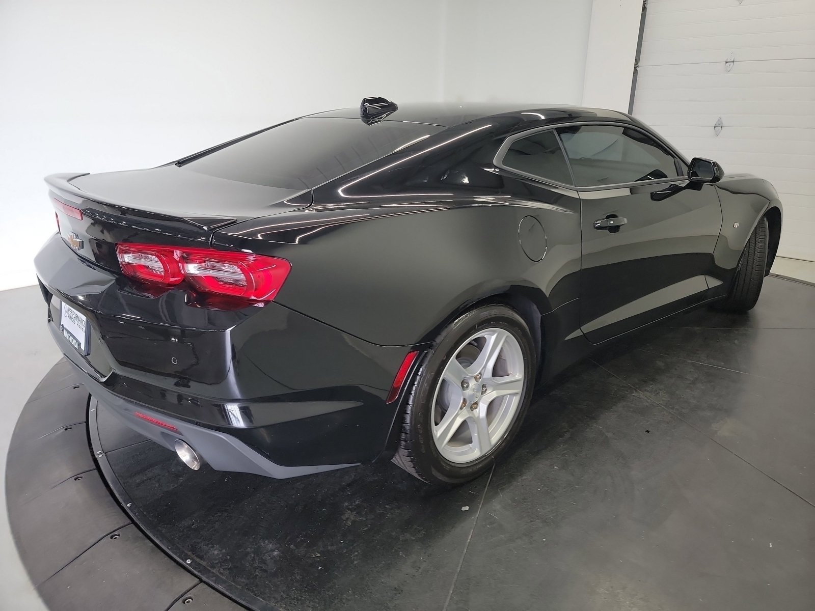 Used 2021 Chevrolet Camaro LT RWD image 9