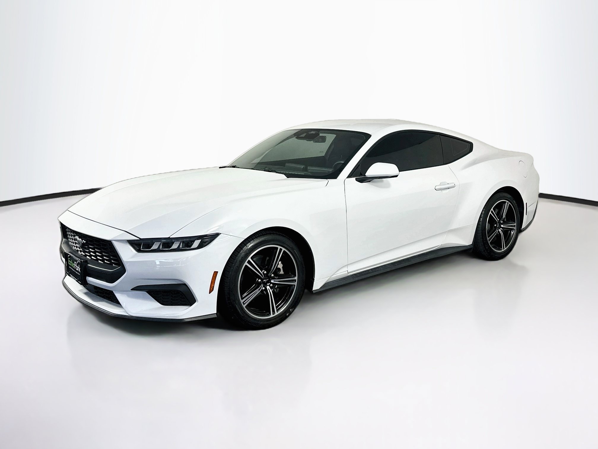 Used 2024 Ford Mustang Coupe RWD image 3