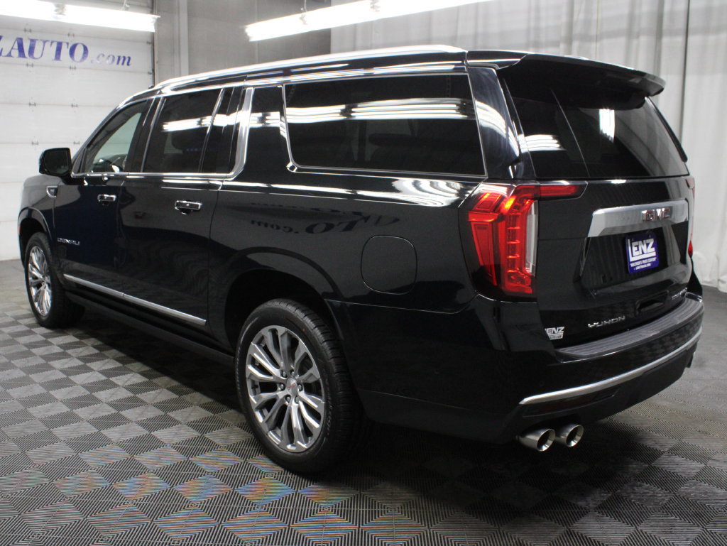 Used 2023 GMC Yukon XL Denali w/ Advanced Technology Package AWD/4WD image 7
