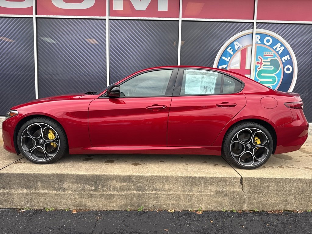 Used 2022 Alfa Romeo Giulia Veloce image 11