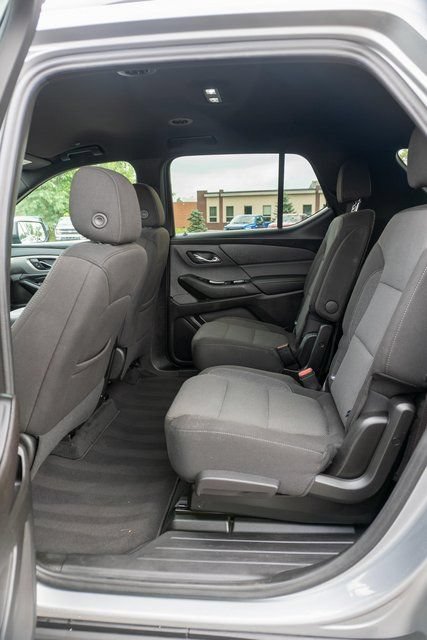 Used 2023 Chevrolet Traverse LT FWD image 10