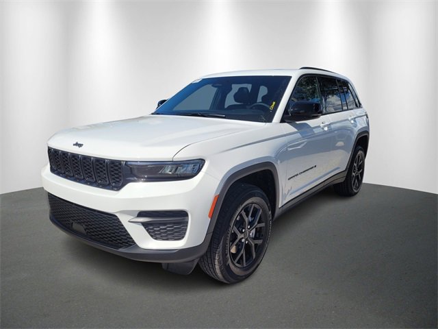 New 2025 Jeep Grand Cherokee Altitude image 2