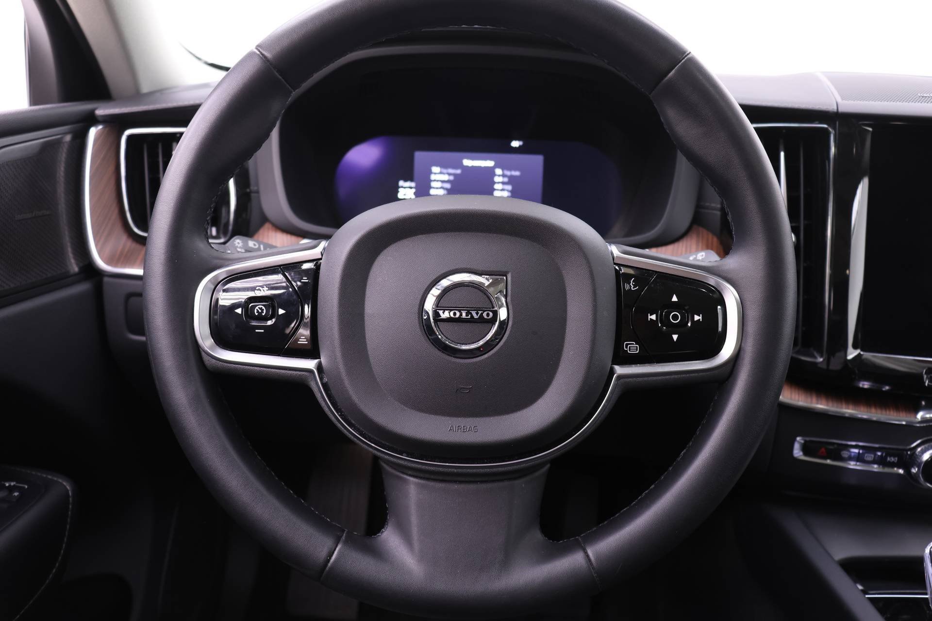 Certified 2024 Volvo XC60 B5 Ultimate w/ Protection Package Premier image 16