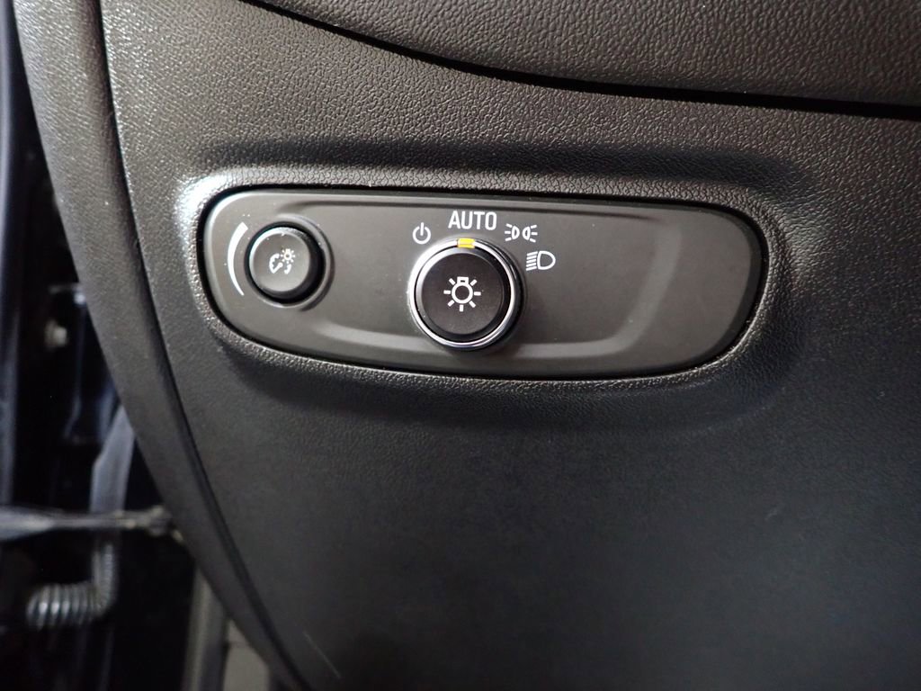 Used 2018 Chevrolet Equinox LS FWD image 23