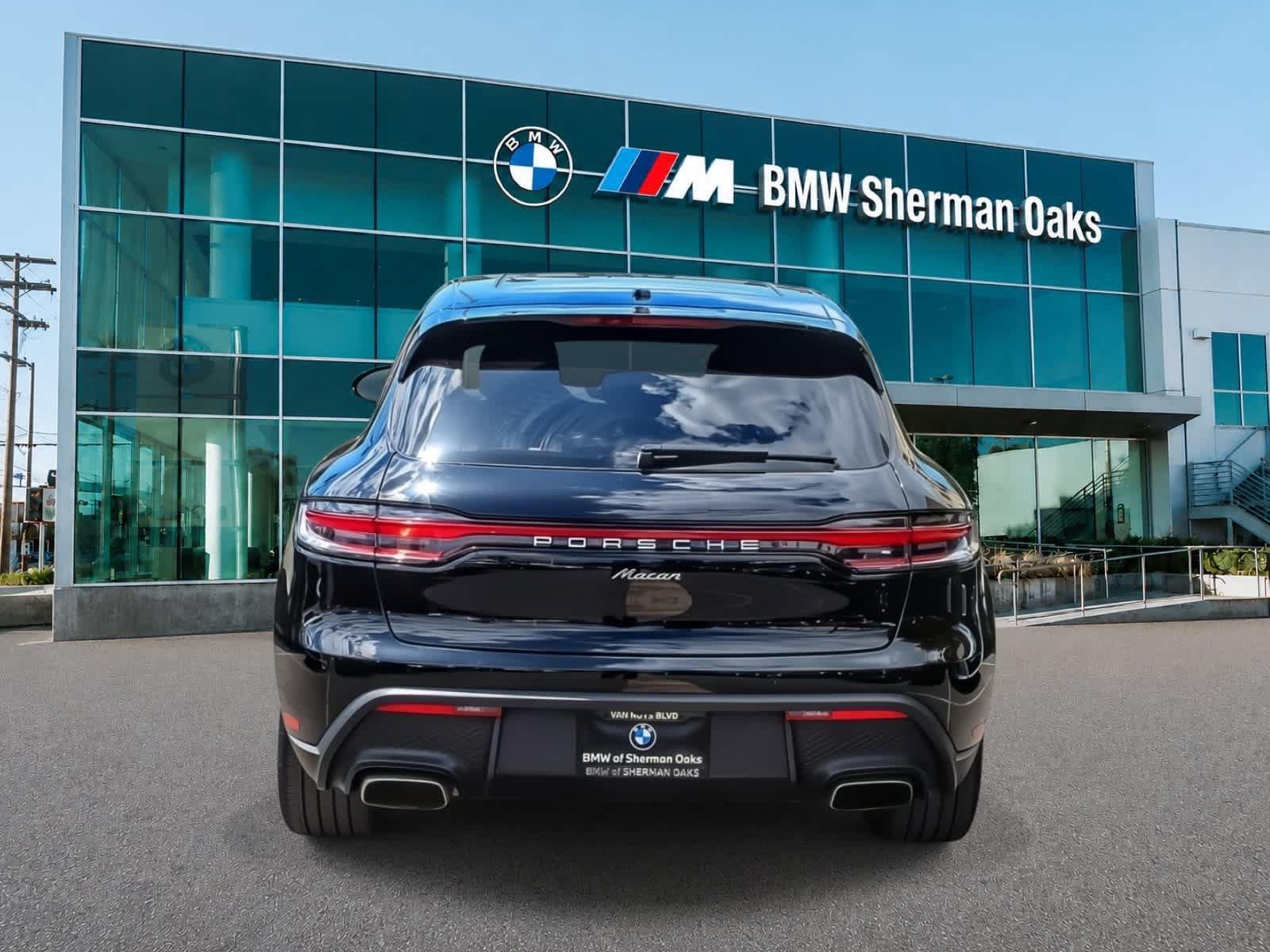 Used 2023 Porsche Macan AWD/4WD image 5