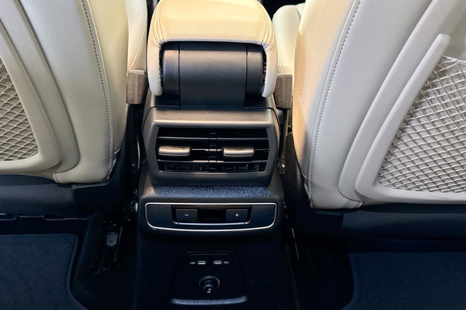 Used 2025 Audi Q4 e-tron Premium Plus image 24