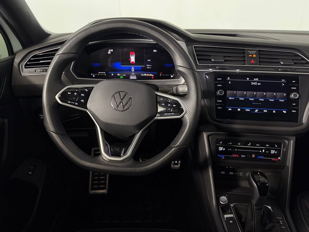 Used 2024 Volkswagen Tiguan SE R-Line FWD image 11