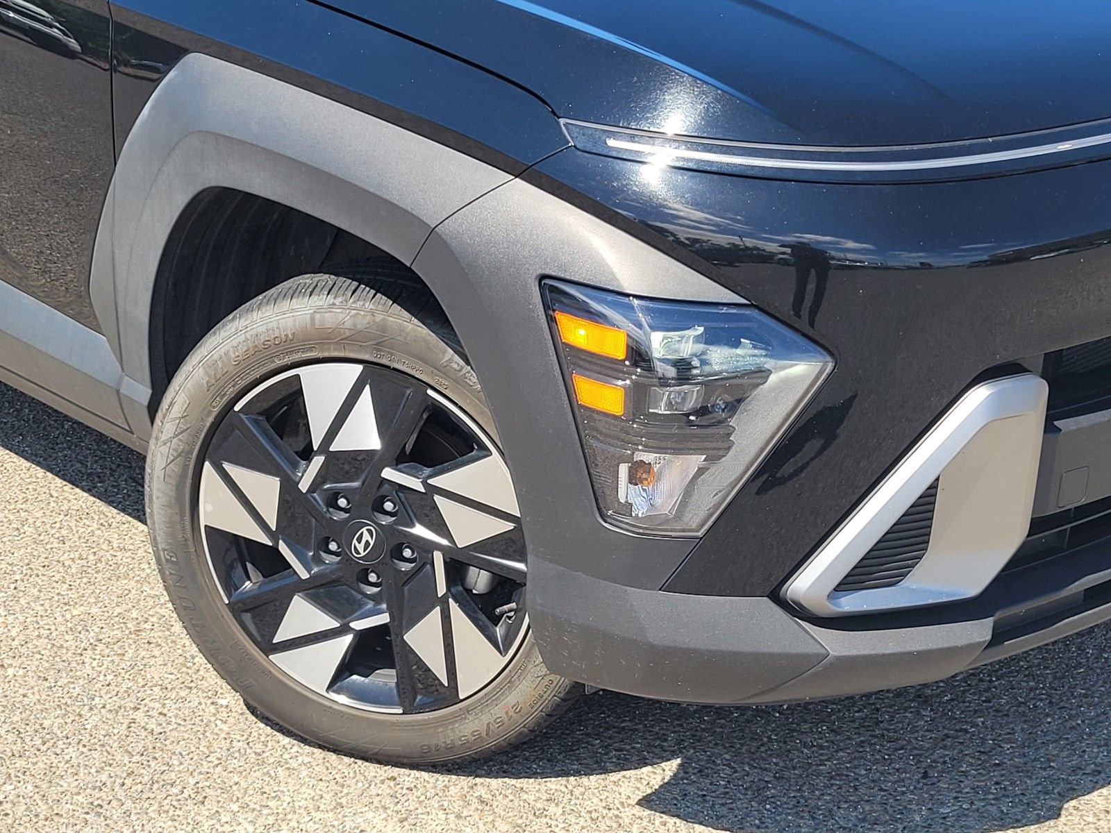 Certified 2025 Hyundai Kona SEL AWD/4WD image 9