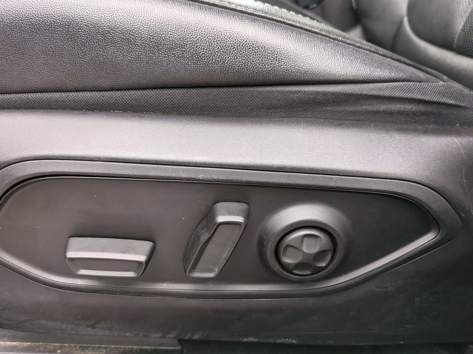 Used 2023 Jeep Grand Cherokee Limited w/ Luxury Tech Group II image 22