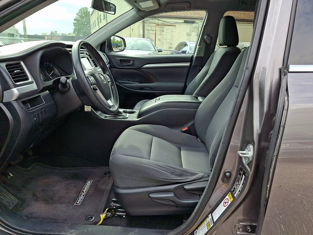 Used 2016 Toyota Highlander LE AWD/4WD image 14