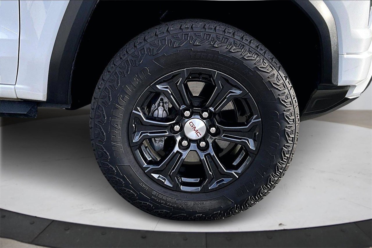 Used 2024 GMC Canyon Elevation w/ Trailering Package image 32