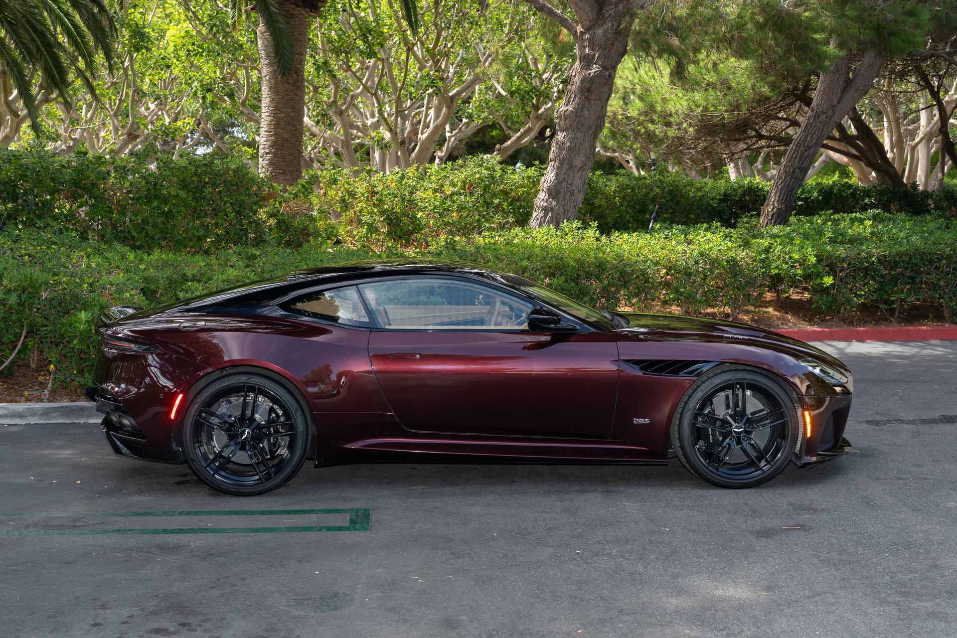 Used 2020 Aston Martin DBS Superleggera RWD image 25