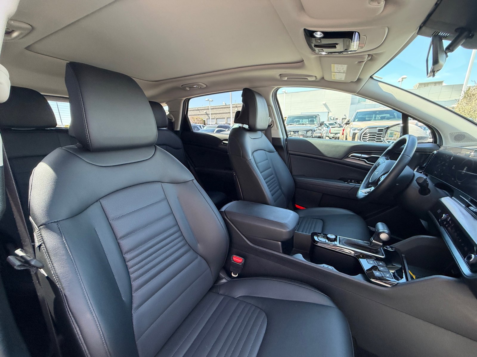 Used 2025 Kia Sportage SX image 19