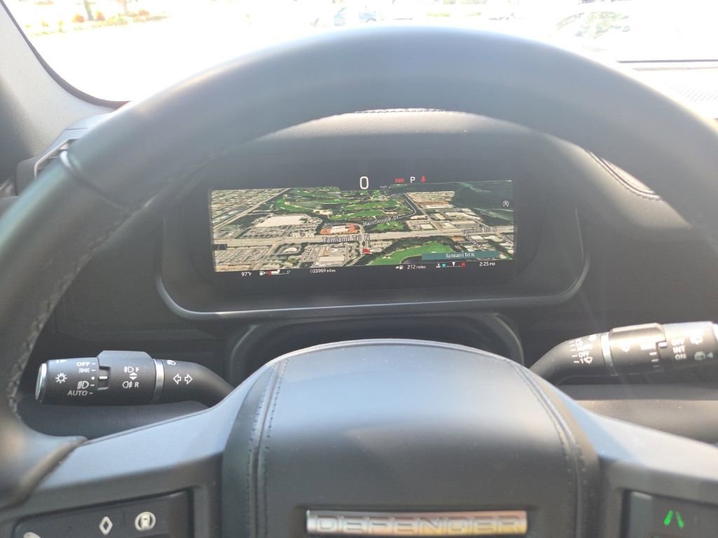 Used 2024 Land Rover Defender 110 X-Dynamic SE image 71