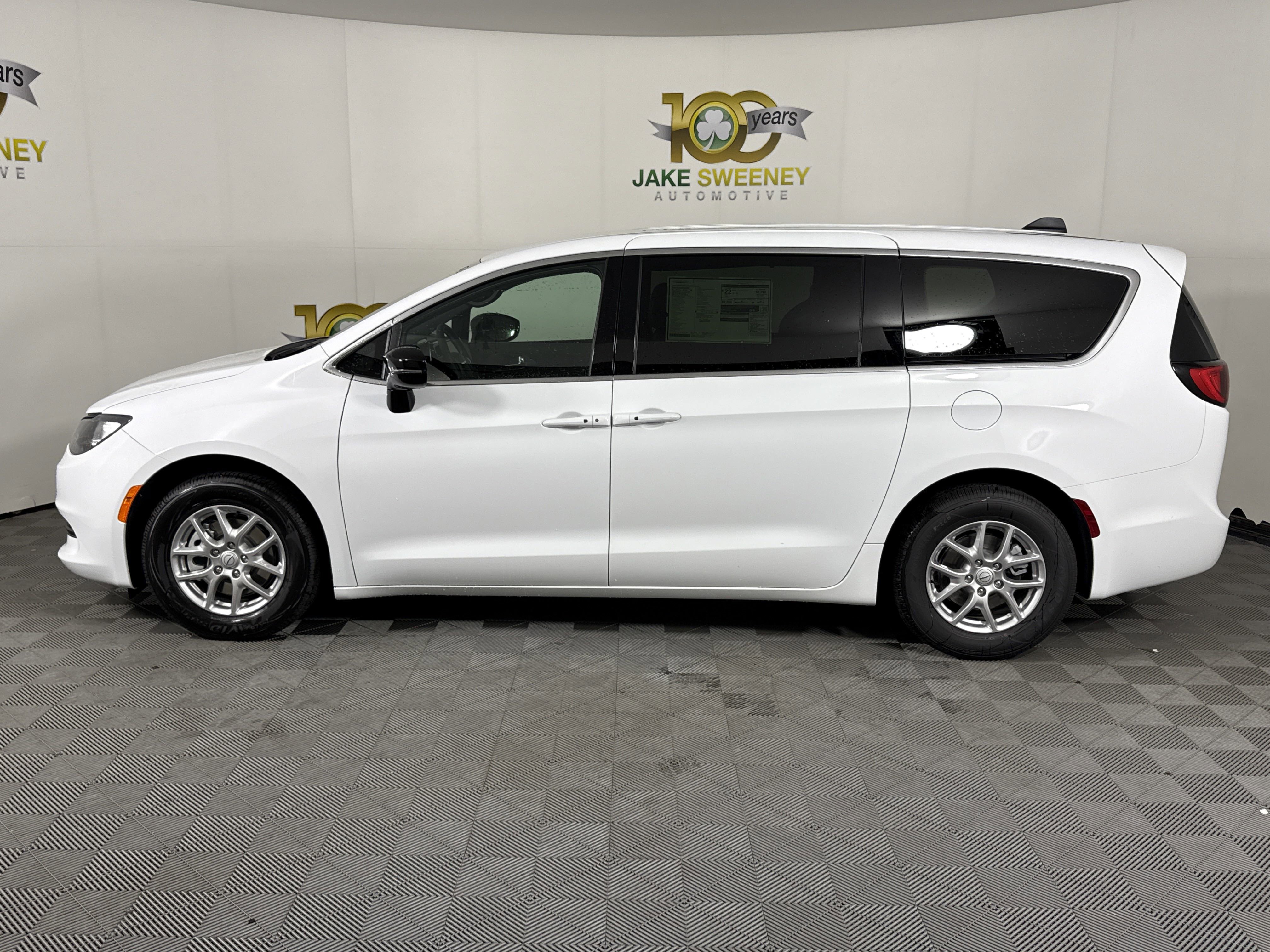 New 2026 Chrysler Voyager LX image 5