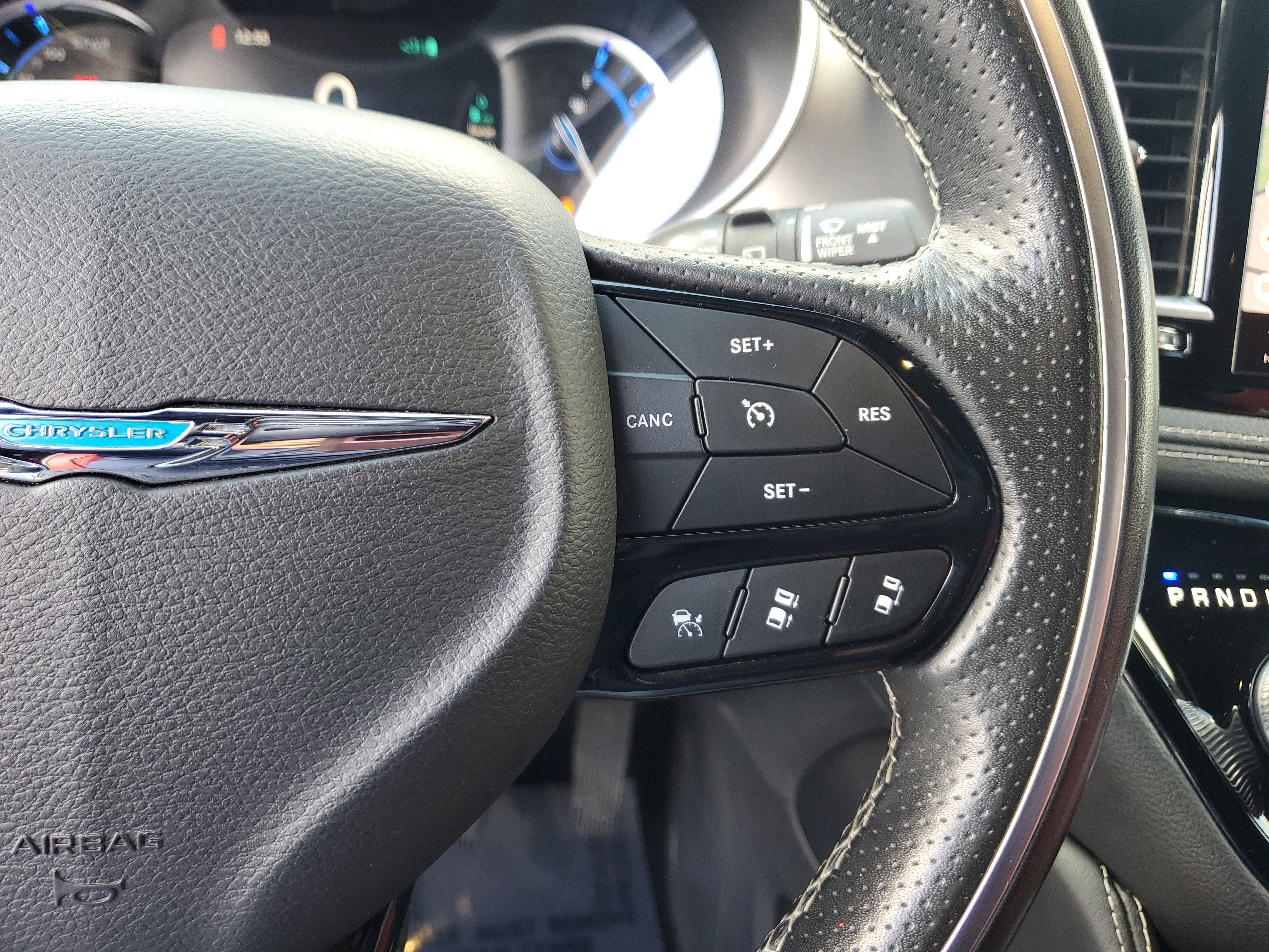 Used 2021 Chrysler Pacifica Limited w/ Uconnect Theater Family Group image 24