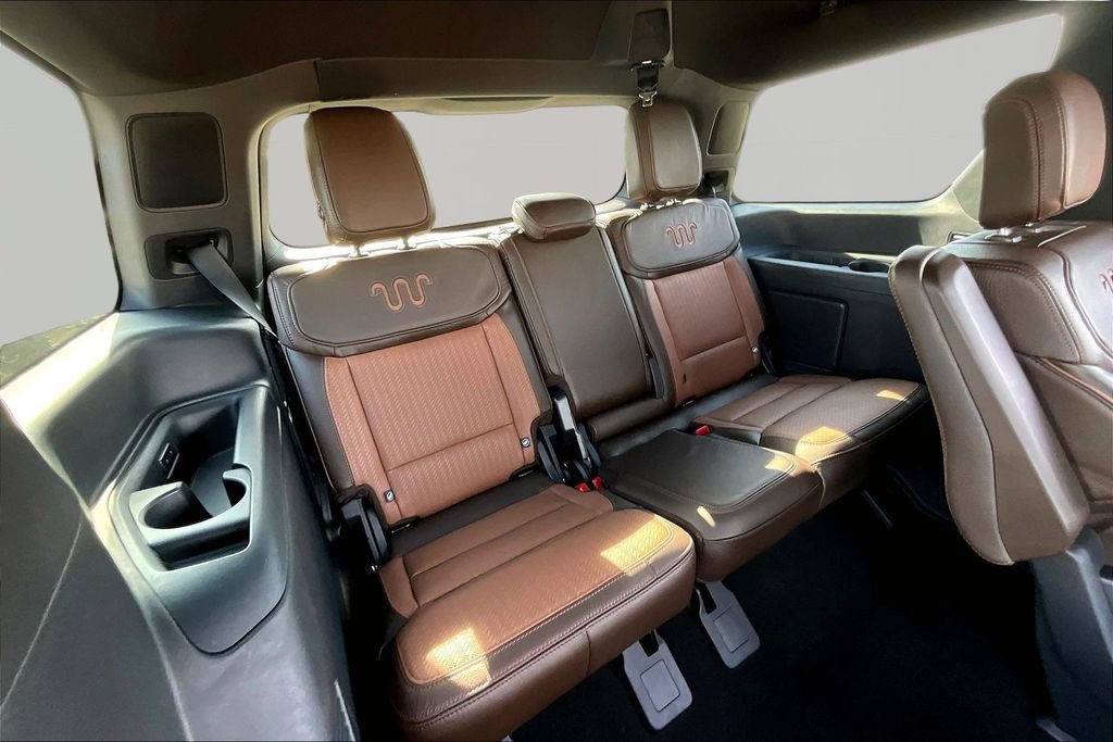 Used 2025 Ford Expedition King Ranch image 28