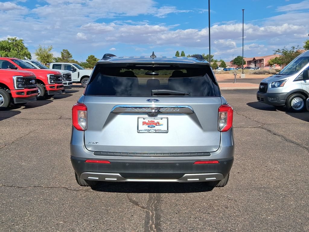Used 2023 Ford Explorer XLT w/ Equipment Group 202A RWD image 4