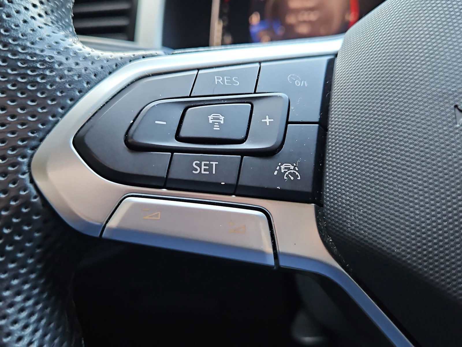 Used 2022 Volkswagen Atlas SEL R-Line image 25