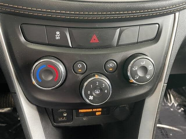 Used 2022 Chevrolet Trax LT w/ Driver Confidence Package AWD/4WD image 16