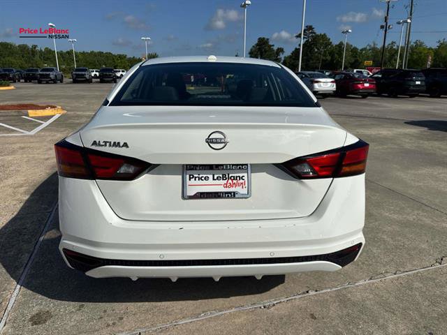 Used 2025 Nissan Altima 2.5 SV FWD image 12