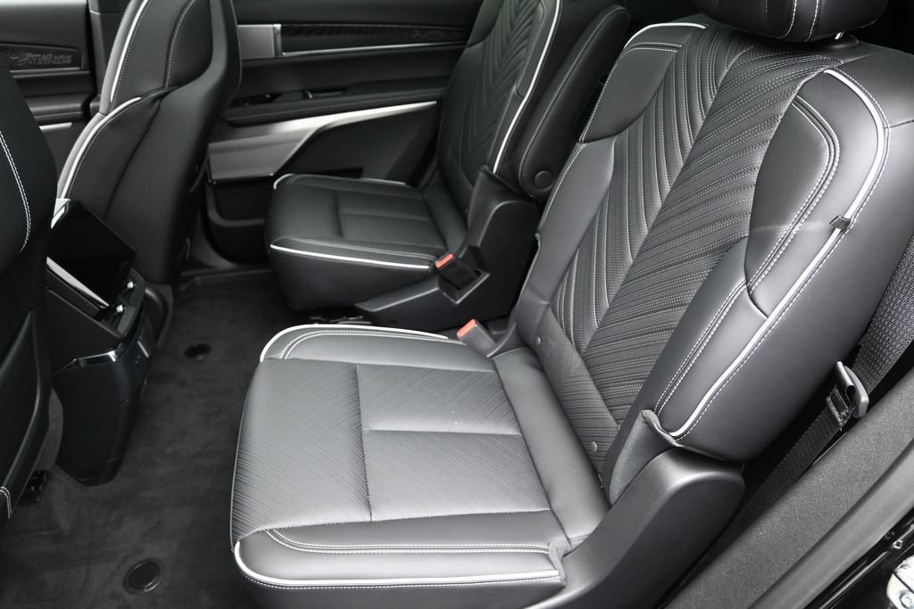 Certified 2026 Cadillac Vistiq Platinum w/ LPO, Floor Liner Package AWD/4WD image 24