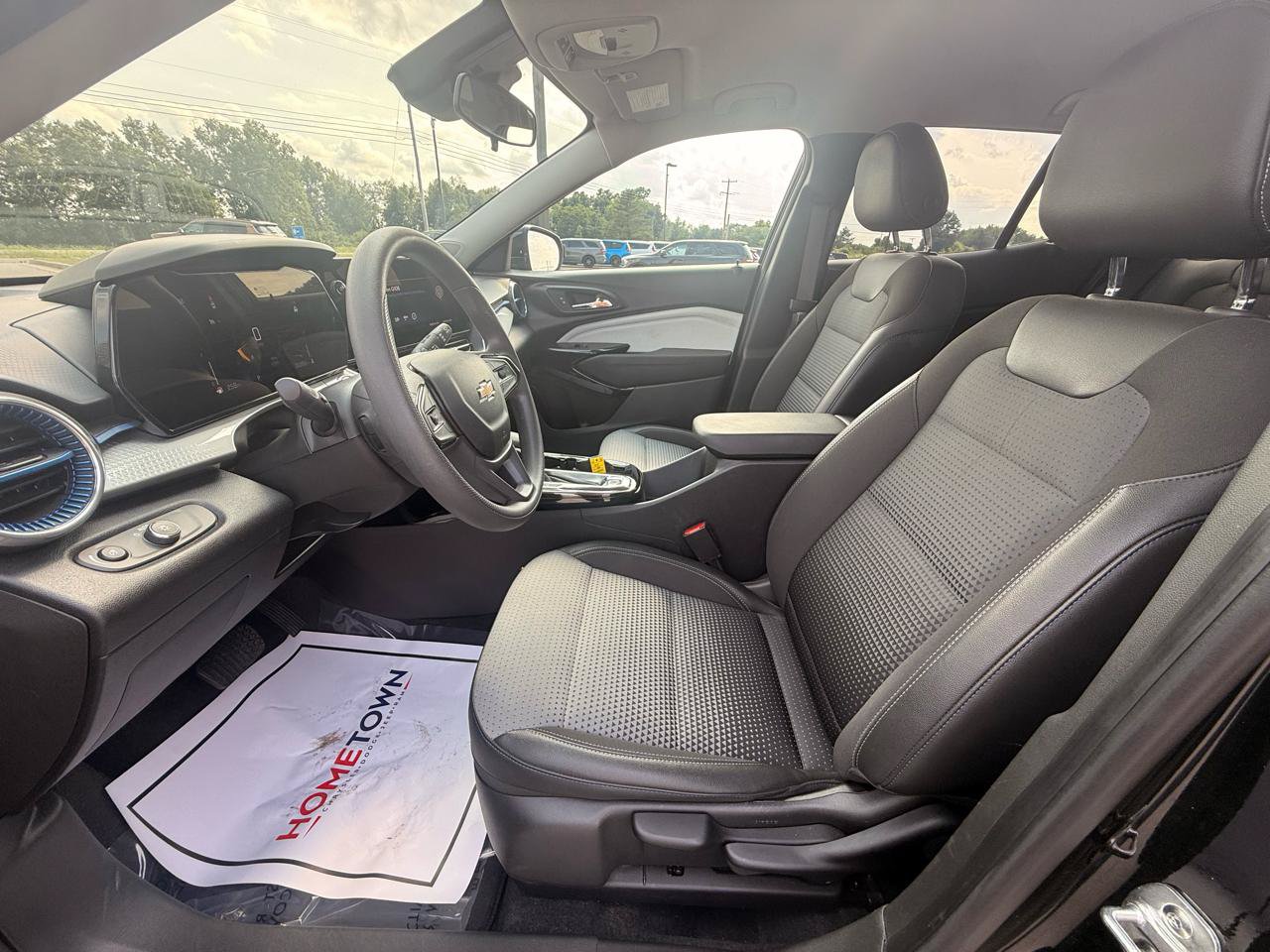 Used 2025 Chevrolet Trax LT FWD image 10