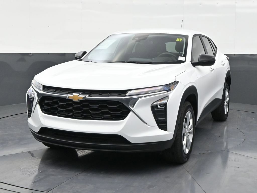 Used 2025 Chevrolet Trax LS FWD image 8