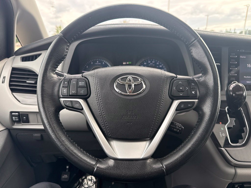Used 2020 Toyota Sienna XLE FWD image 13