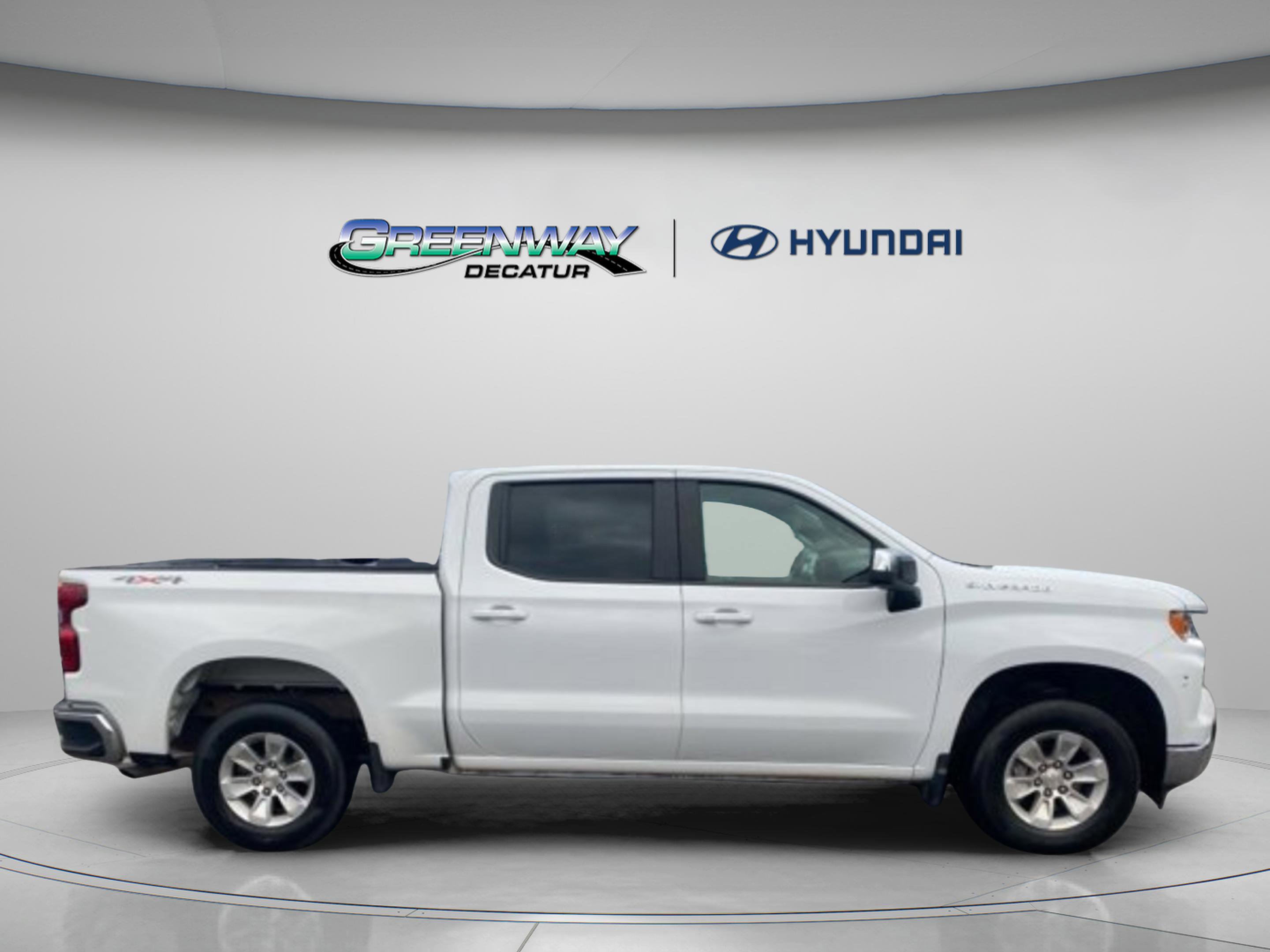 Used 2025 Chevrolet Silverado 1500 LT image 9