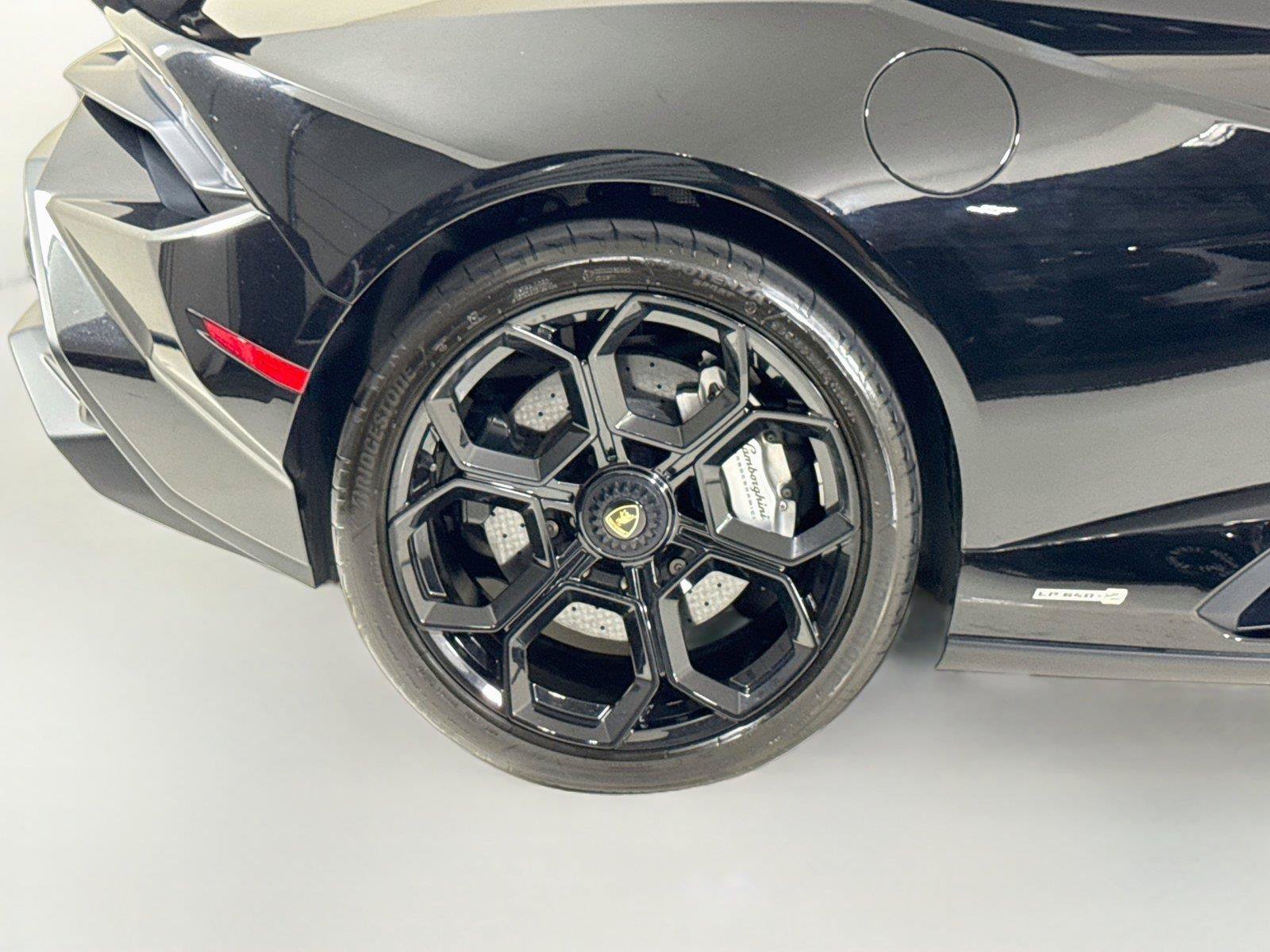Used 2023 Lamborghini Huracan Tecnica RWD image 38
