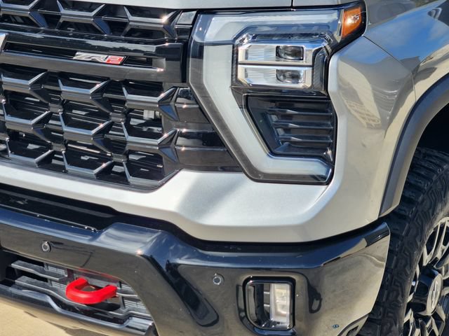 Used 2025 Chevrolet Silverado 2500 ZR2 w/ Technology Package AWD/4WD image 9